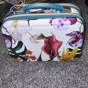 Adorable Makeup Travel Case-NWT!